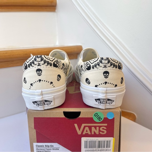 NWT Vans Classic Slip On shoes in black / cream bandana skull skate sneaker - Picture 5 of 13